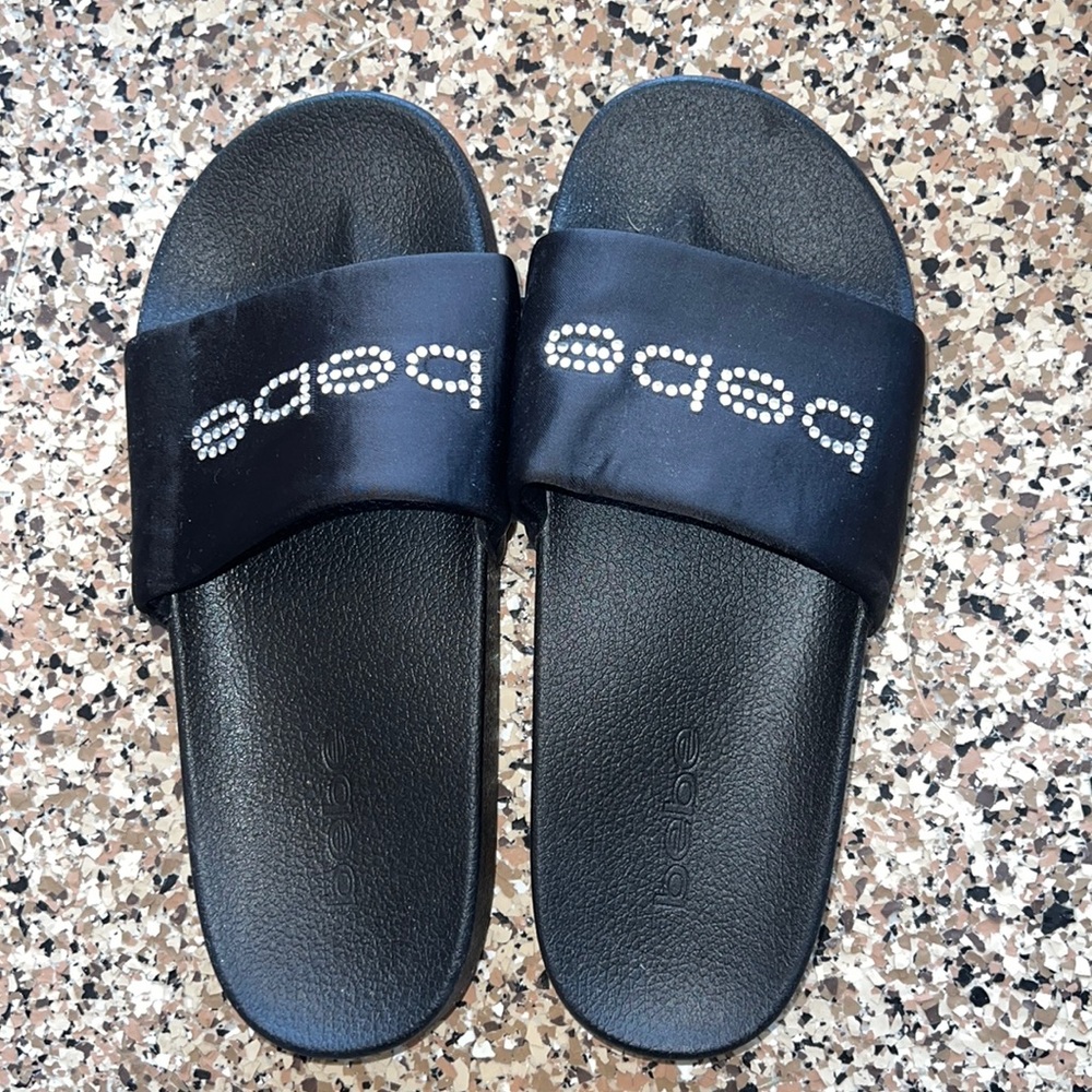 BEBE flip flops